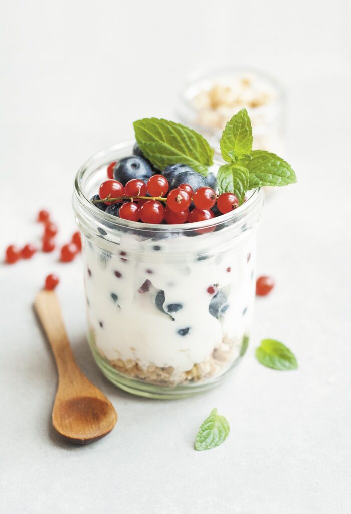 yoghurt, breakfast, cereal-2268125.jpg